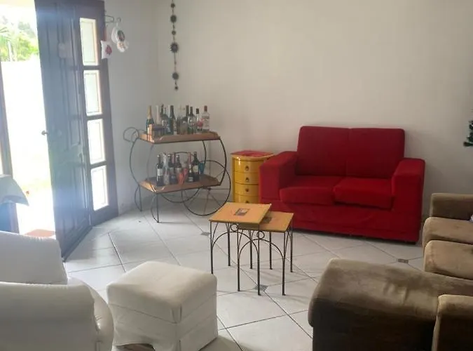 Casa com 4 quartos e piscina pra aproveitar